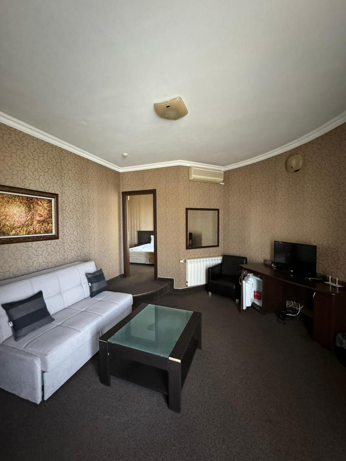 Hotel-Restaurant Almond Karlovo Ngoại thất bức ảnh