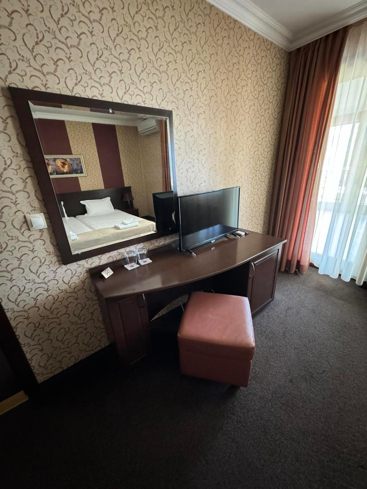 Hotel-Restaurant Almond Karlovo Ngoại thất bức ảnh