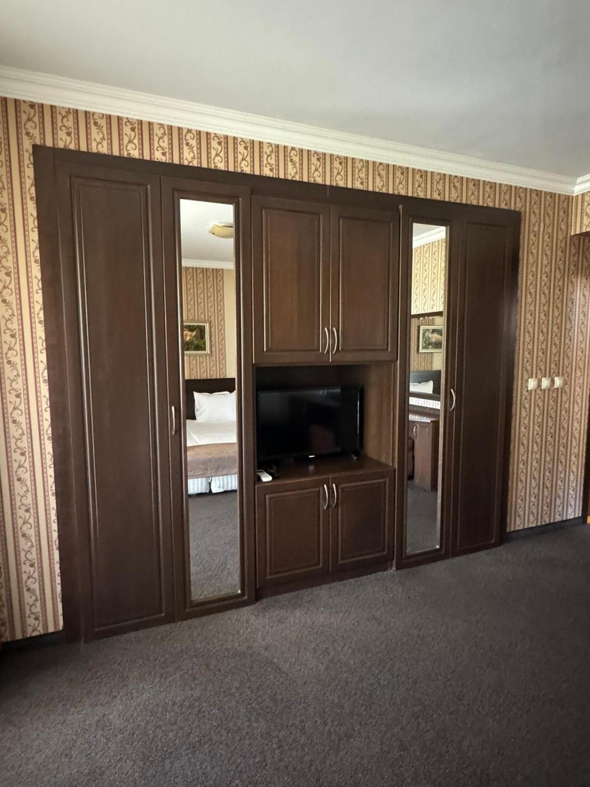 Hotel-Restaurant Almond Karlovo Ngoại thất bức ảnh