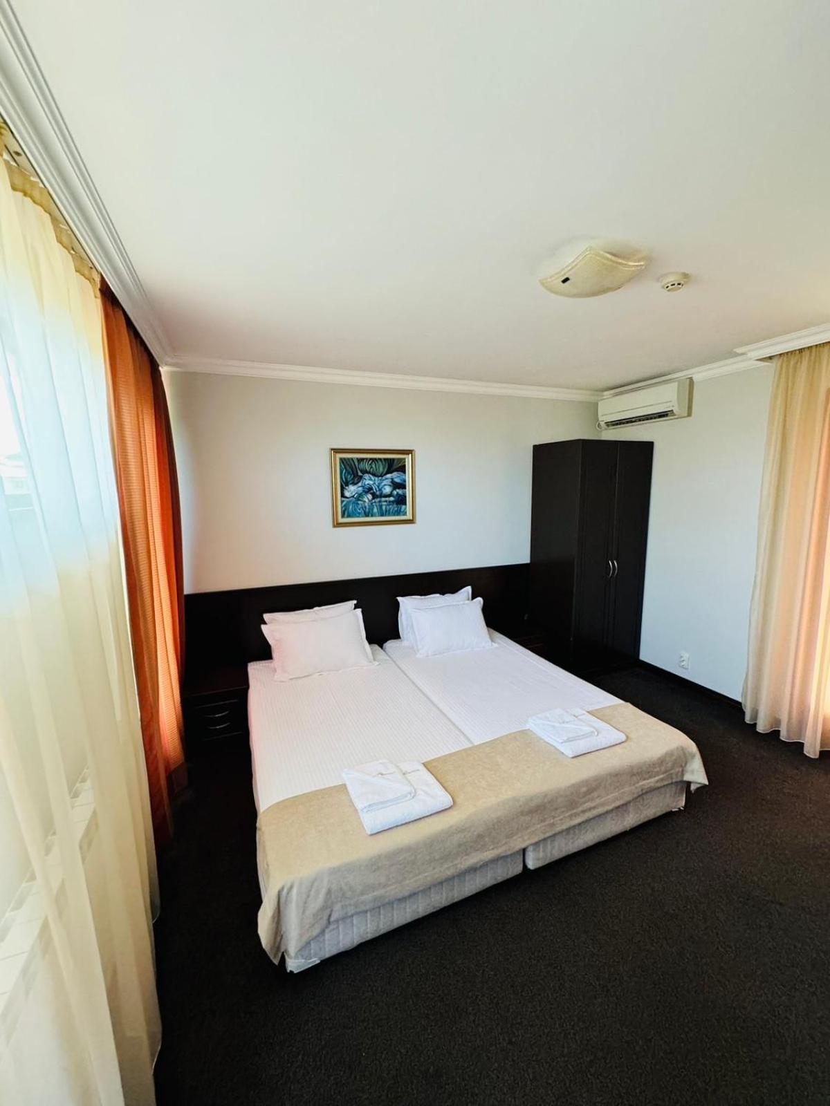Hotel-Restaurant Almond Karlovo Ngoại thất bức ảnh