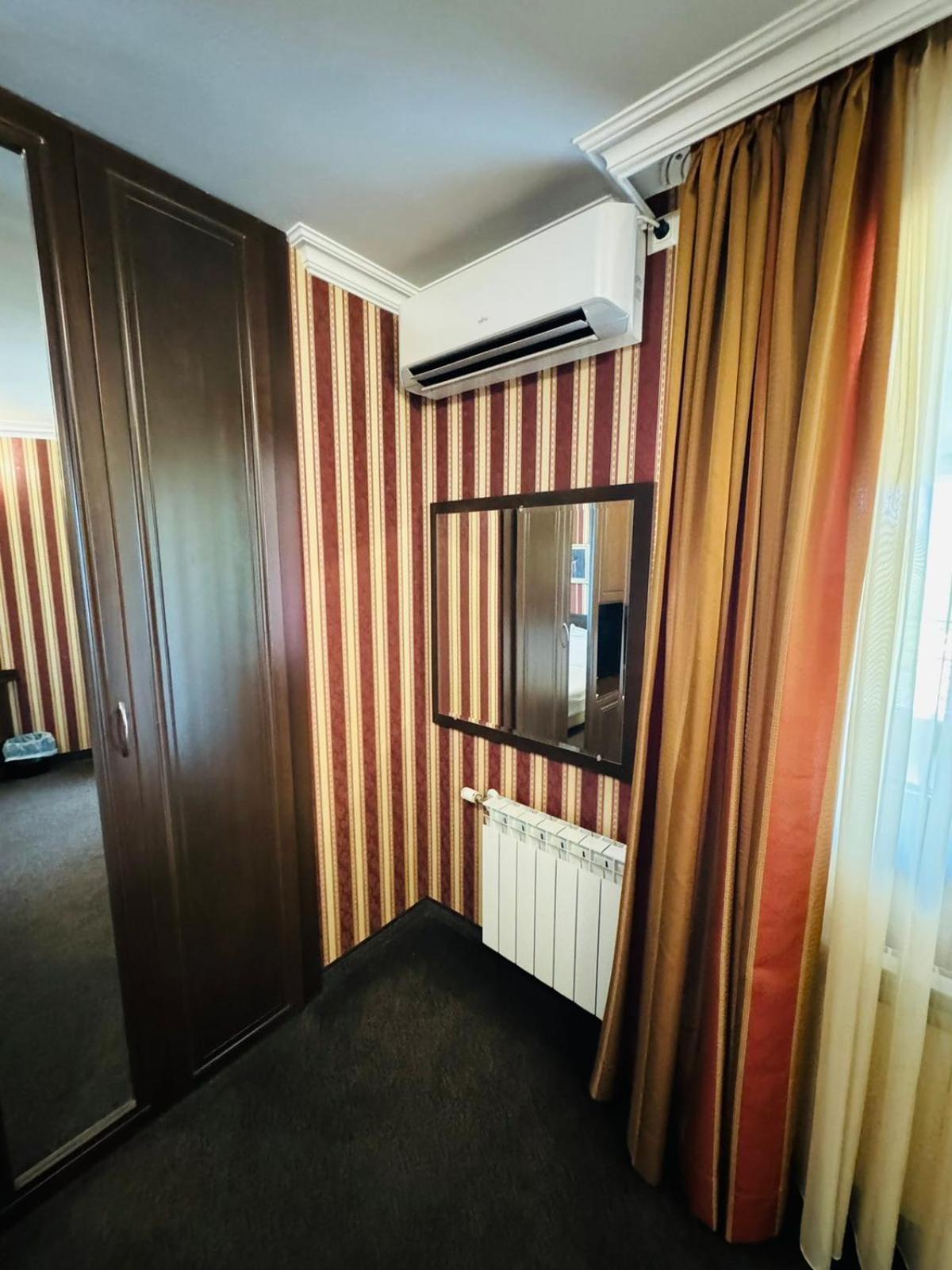 Hotel-Restaurant Almond Karlovo Ngoại thất bức ảnh