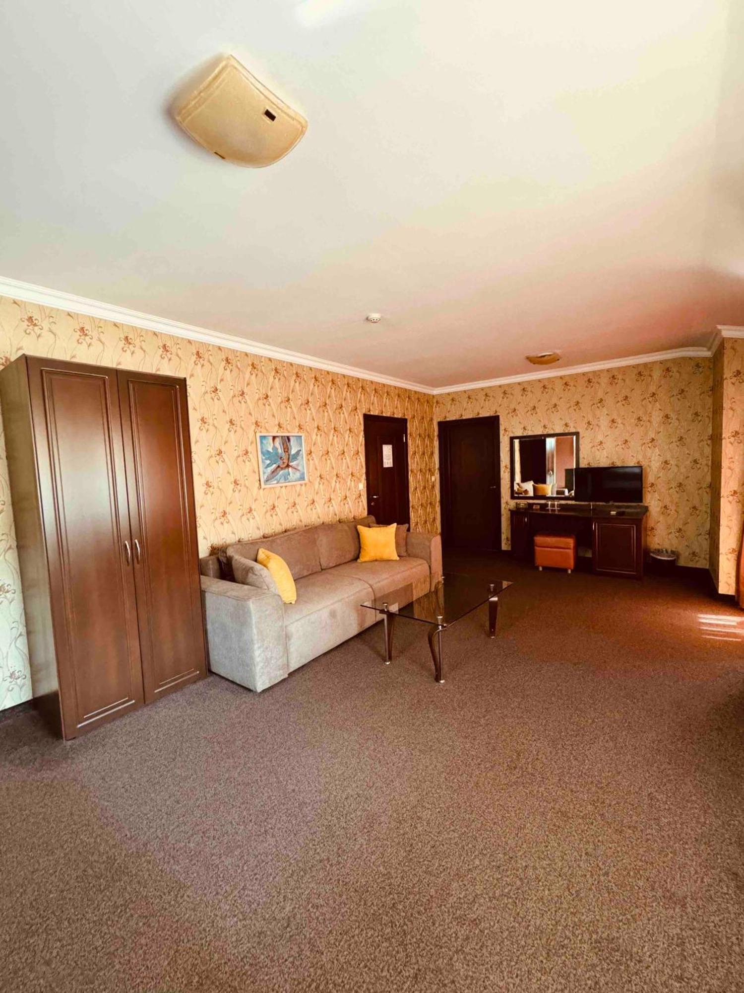 Hotel-Restaurant Almond Karlovo Ngoại thất bức ảnh