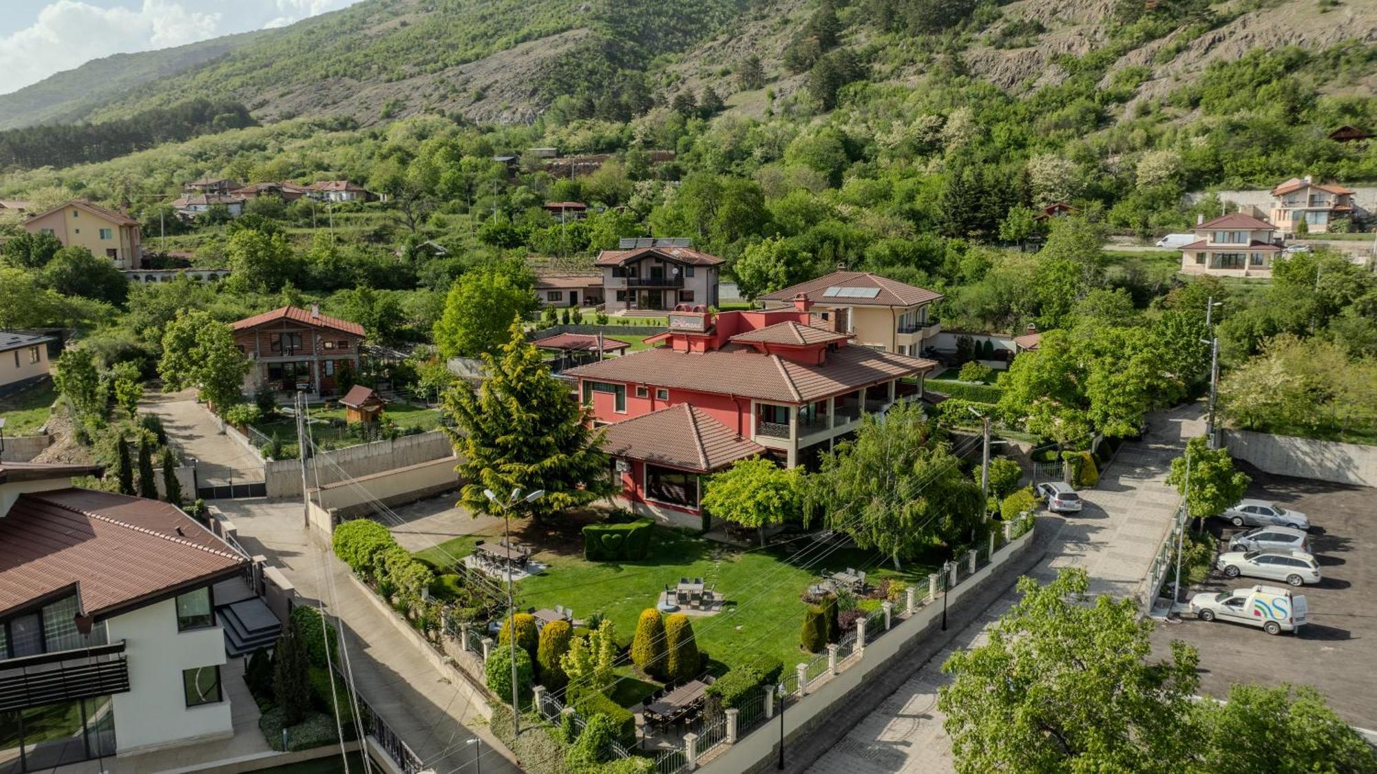 Hotel-Restaurant Almond Karlovo Ngoại thất bức ảnh