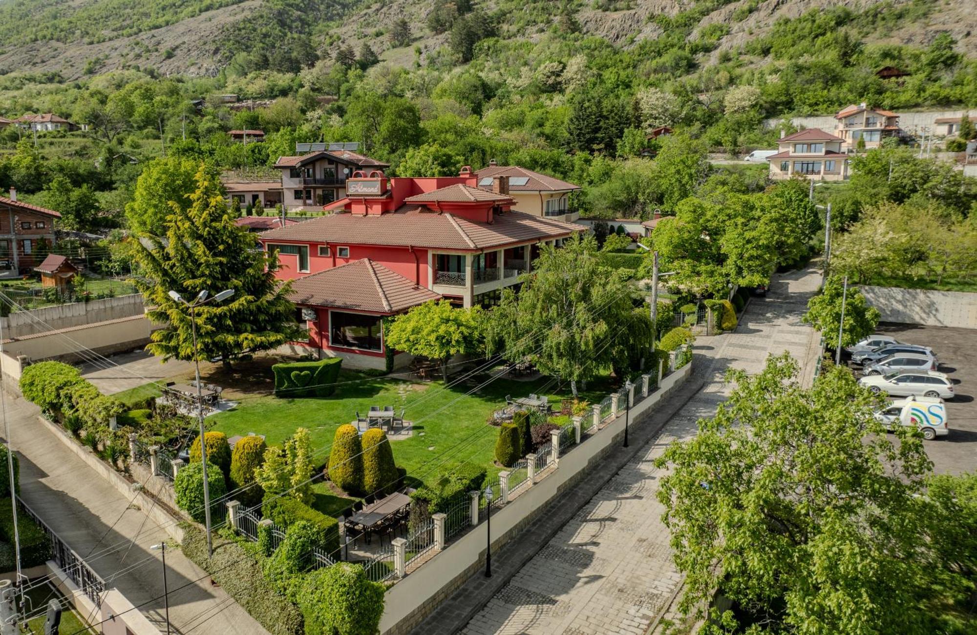 Hotel-Restaurant Almond Karlovo Ngoại thất bức ảnh