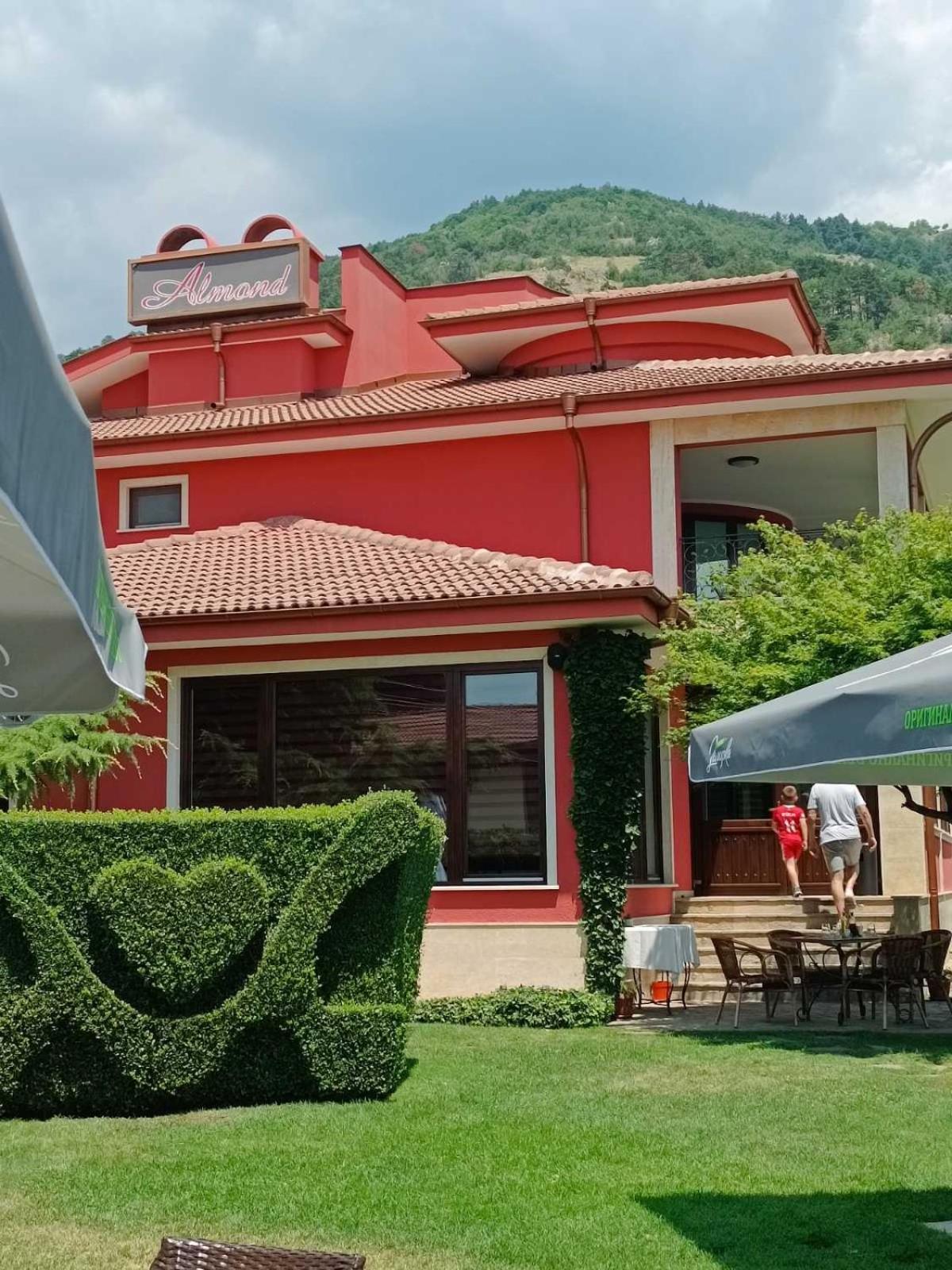 Hotel-Restaurant Almond Karlovo Ngoại thất bức ảnh