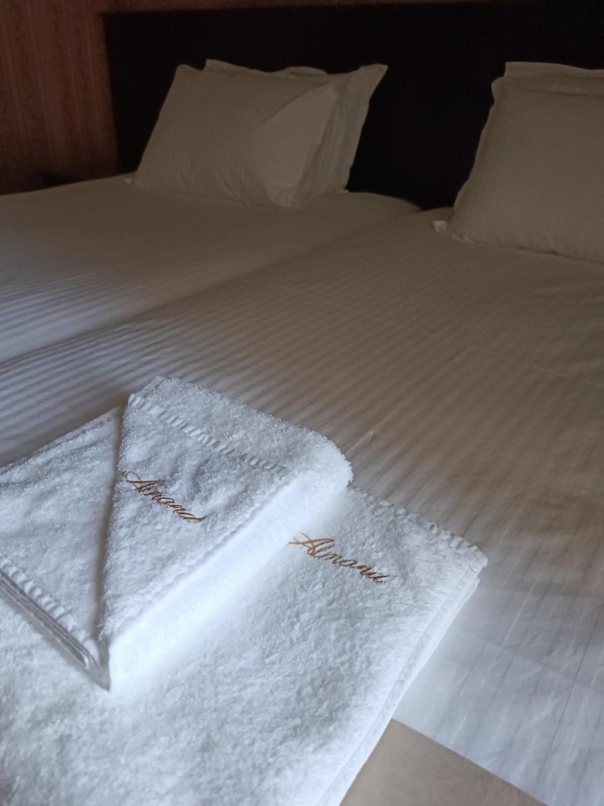 Hotel-Restaurant Almond Karlovo Ngoại thất bức ảnh